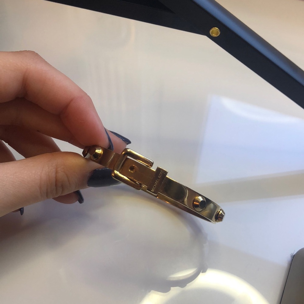 GOLD MICHAEL KORS BRACELET
